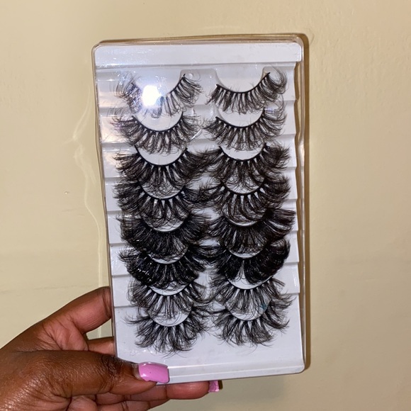 25MM eyelashes - Picture 5 of 6